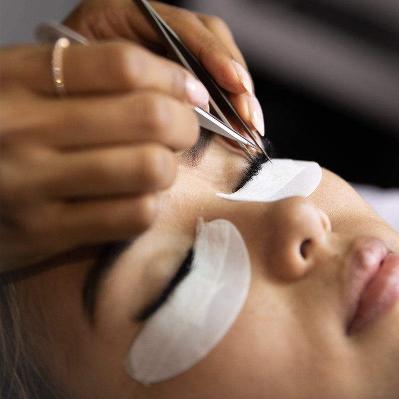 Demystified: The Pros and Cons of Eyelash Extensions